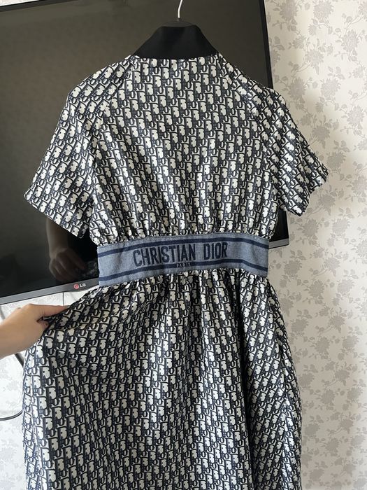 Платье качественное стильное