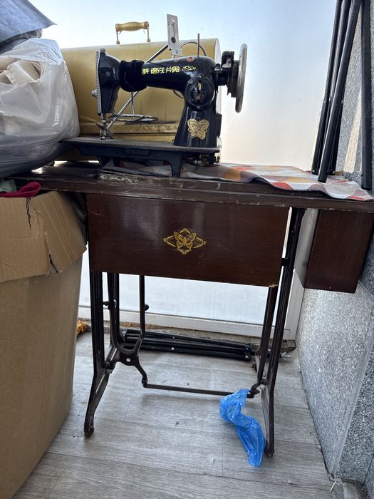 Машинка старая  за шоколадку