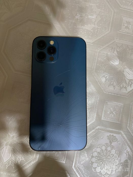 Телефон iPhone 12 pro
