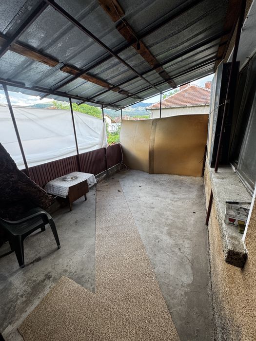 Продавам къща / етаж от къща в гр. Вършец