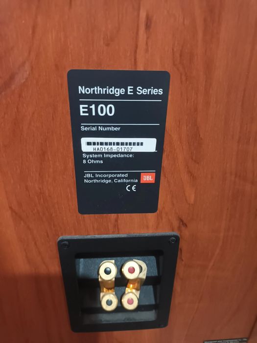 De vânzare boxele jbl