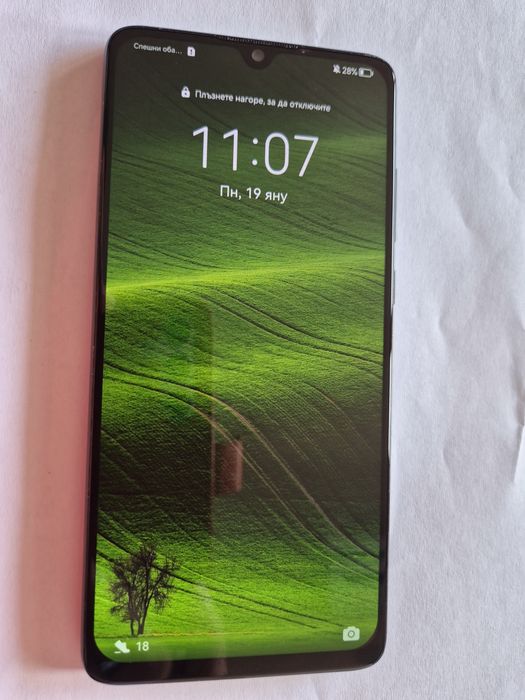 Huawei P30 + Huawei Band 4 + 2 нови каишки – отлично състояние