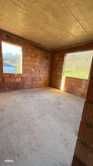 Casa la rosu in Grosi, 144 mp construiti, teren 536 mp, priveliste sup