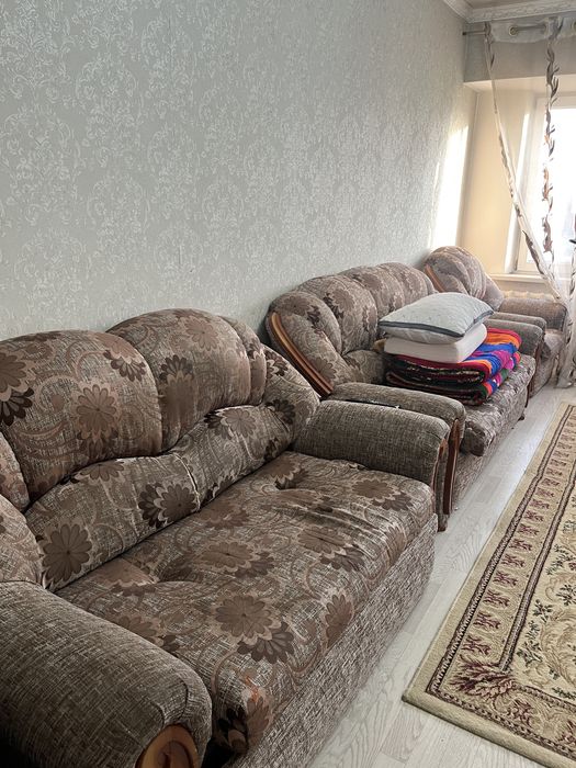 Отдаю мебель (диван, тахта, шкаф)