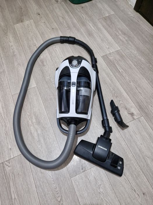 Продам пылесос мощность 2200w