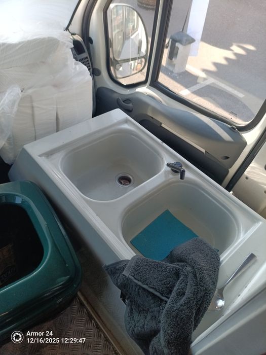 Комион за бързо хранене