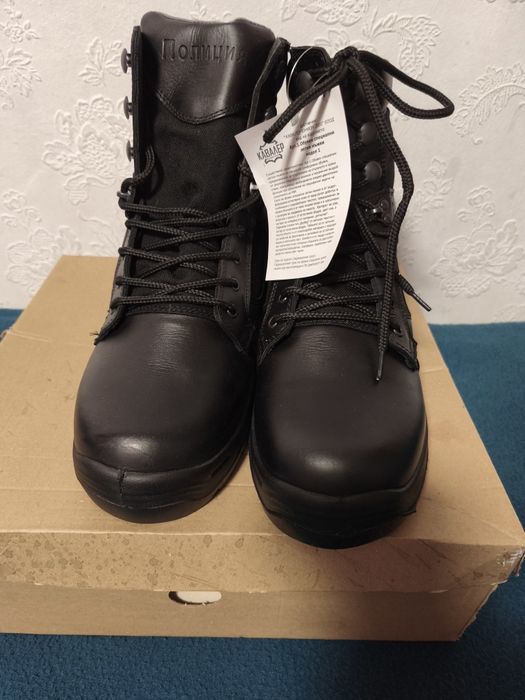 Полицейски кубинки и боти