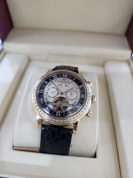 Золотые часы Патек Филип с бриллиантами для брутальных мужчин.