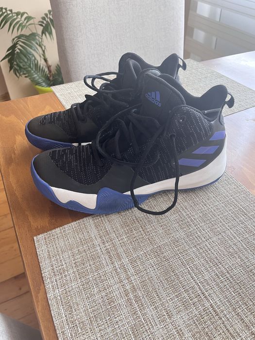 Баскетболни обувки adidas