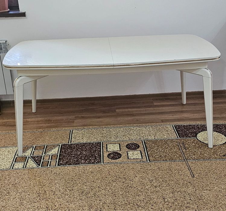 Мебел для дома (шкаф и стол)