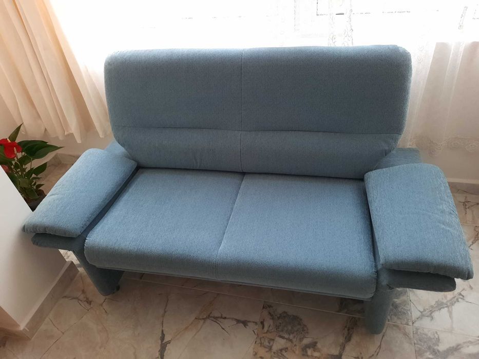 Компактен двуместен диван с падащи подлакътници, намалявам на 400лв