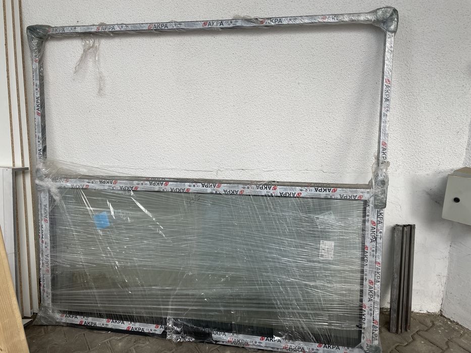 Vand usa dubla din aluminiu de 200x 180 cu doua usi glusante de cate 90 de cm fiecare, ideala pentru balcoane terase etc..