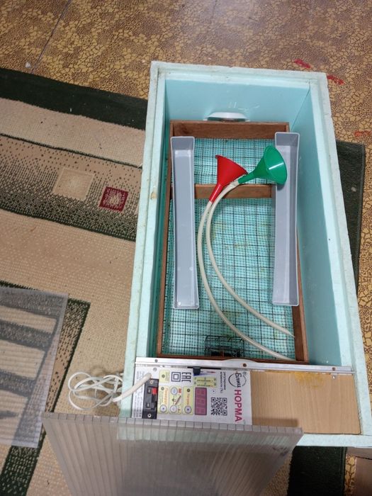 Продам инкубатор Блиц норма-72