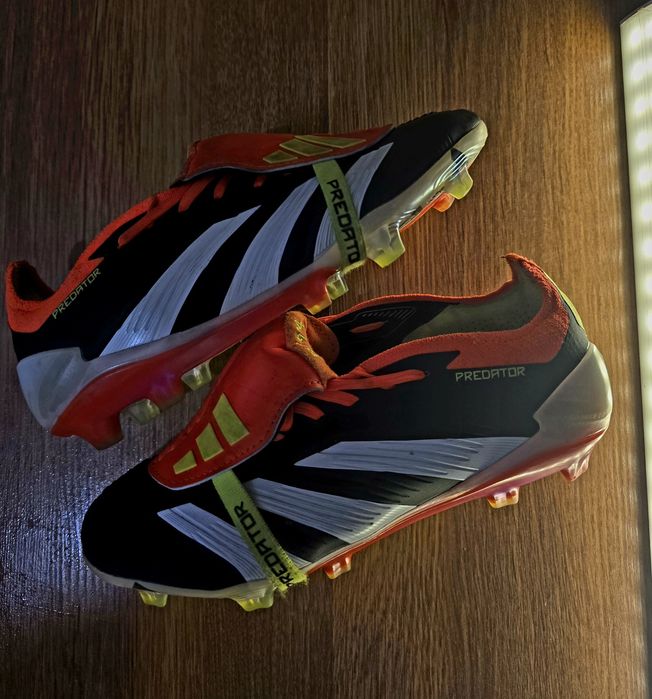 Футбольные бутсы Adidas Predator