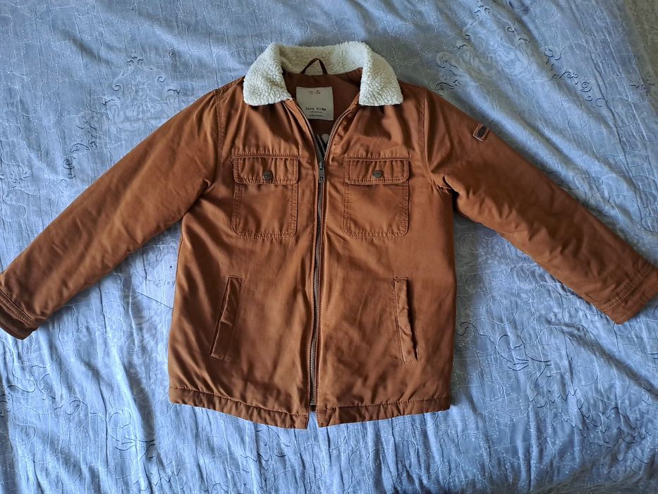 продам демисезонную куртку на мальчика