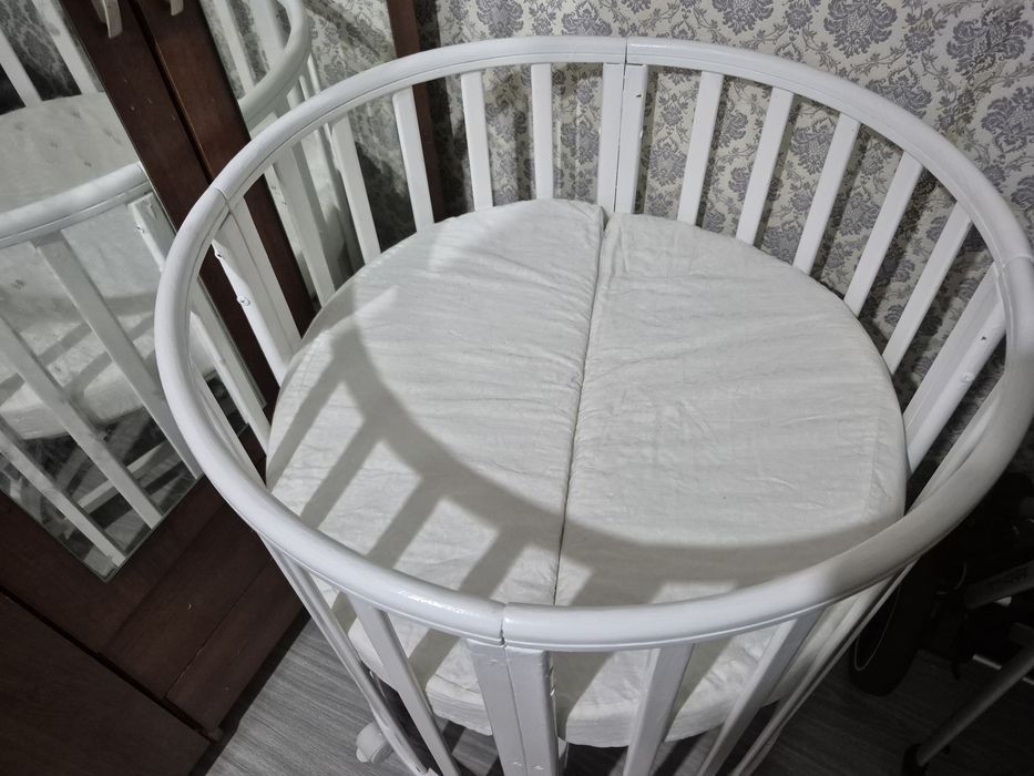 Продам кроватку и  коляску