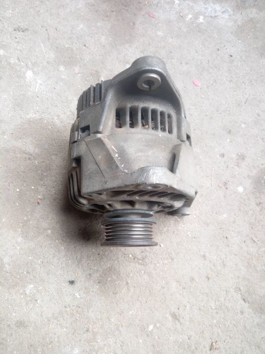 Pentru fier vechi caroseria și  piese alternator etc