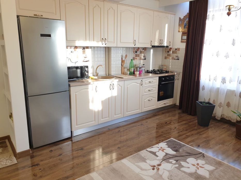 Apartamemt 3 camere vedere la lac 70 metri