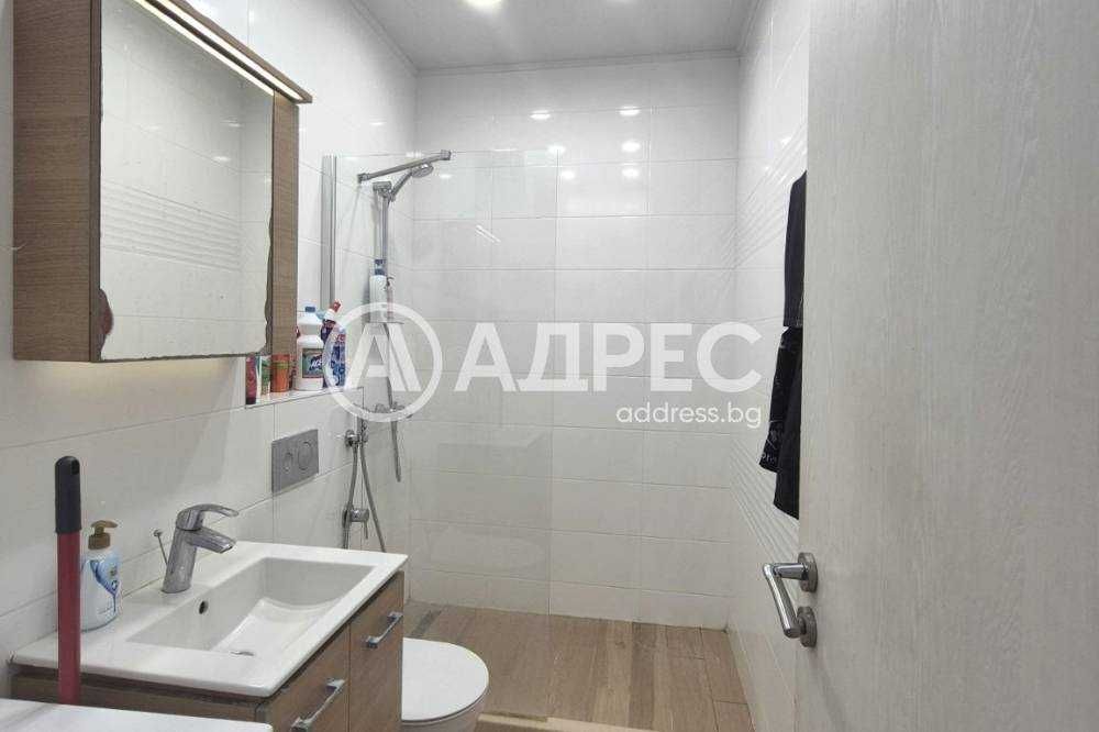 Тристаен апартамент в кв. Бриз, в модерен затворен комплекс с басейн.