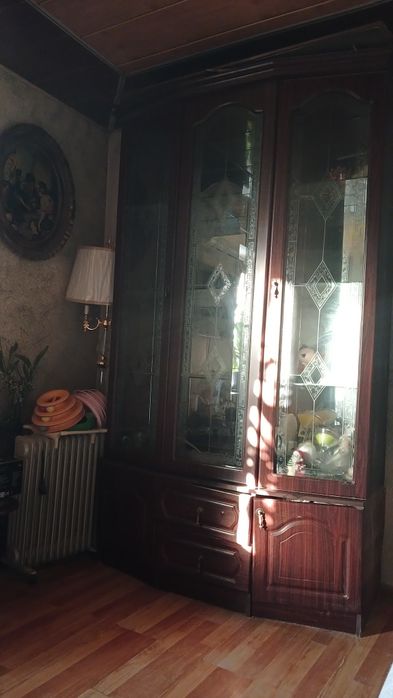 Г самарканд продаю сервант срочно в идеальном состоянии