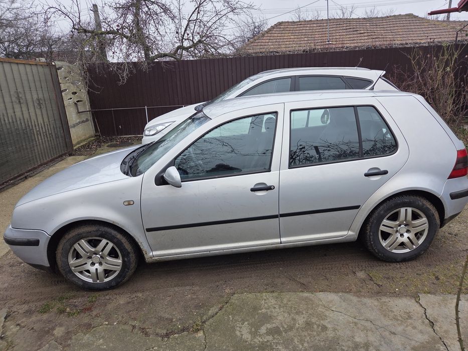 VW Golf 4 1.6 benzină, climatronic, acte la zi bonus 4 jante tablă