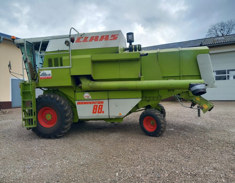 Combina Claas Dominator 88