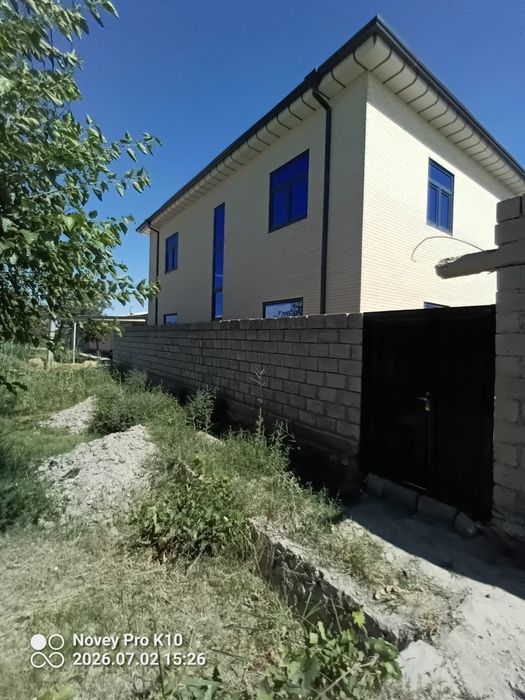 Uchastka a‘lo darajada qurilgan ikki qavatlik fasad tayyor