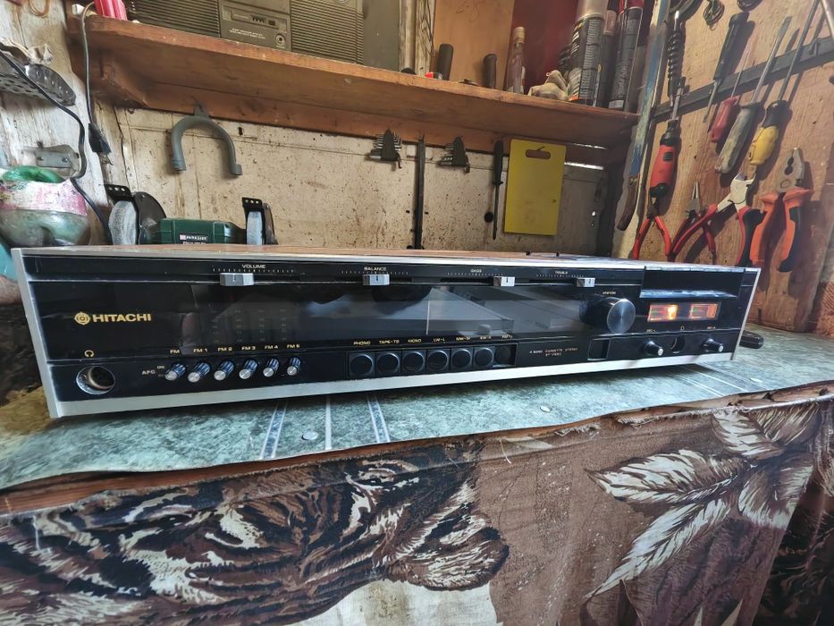 Hitachi  ST2650 радио касетофон и грамофон Dual