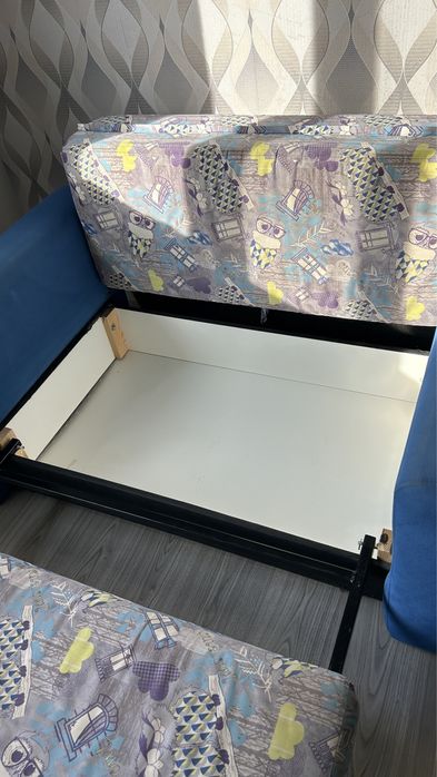 Срочно продается диван в отличном состоянии