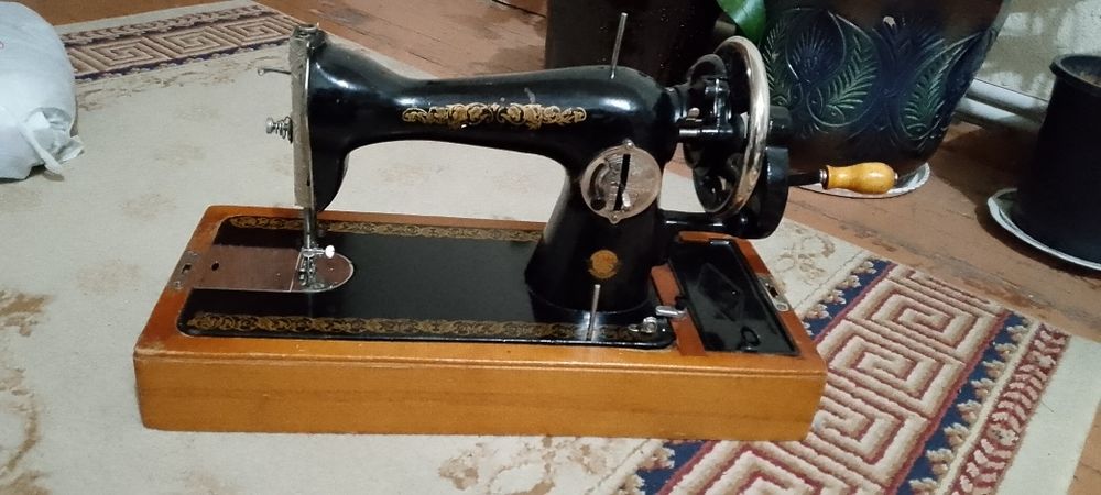 Qoʻl tikuv mashinasi