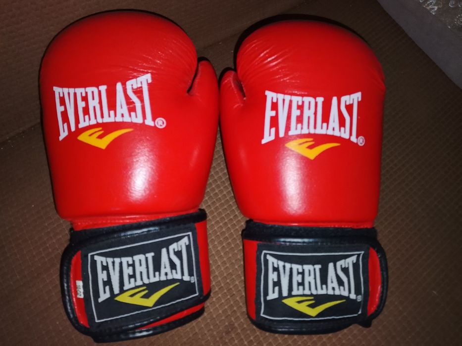 Боксерские перчатки 10 размер (б/у)