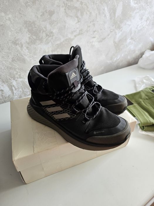 Кроссовки adidas