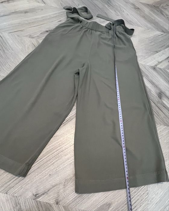 Pantaloni largi 3/4 Pull & Bear de damă