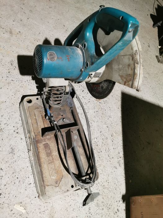 Mașina debitat makita
