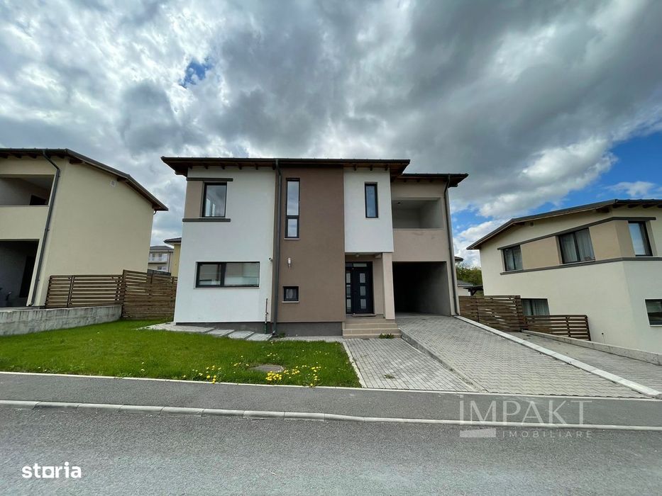 Casă / Vilă cu 4 camere de închiriat - Dezmir