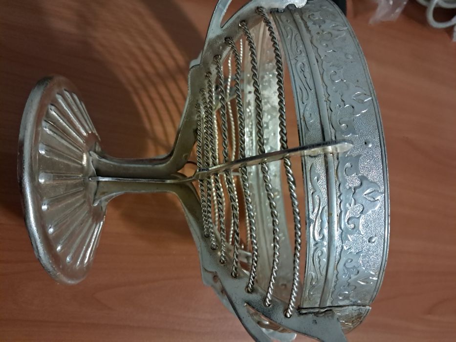 Продам вазу  - конфетницу.