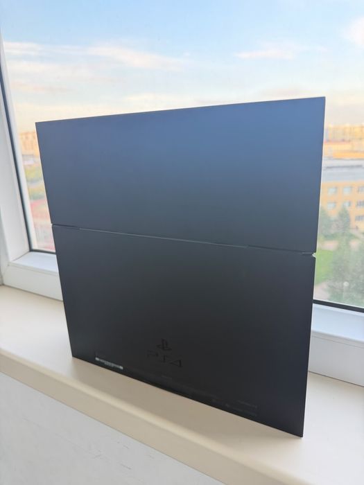 Продам PlayStation 4