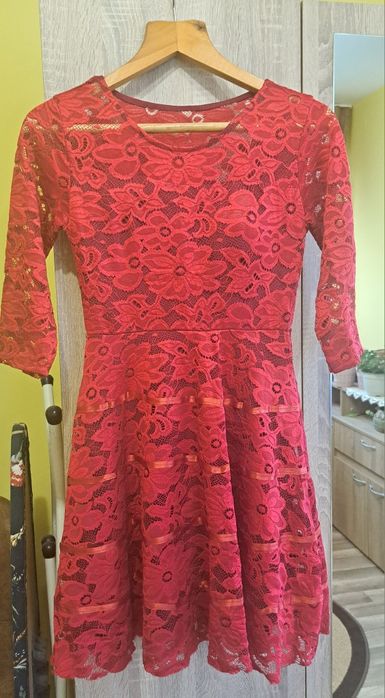 Дамска рокля с дантела