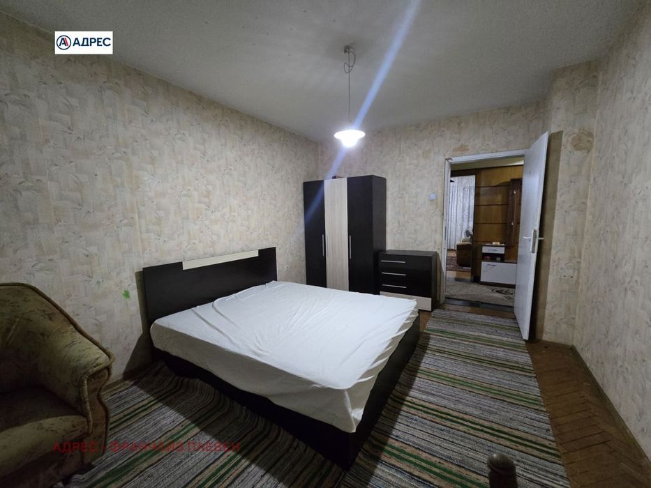 Продава се Тристаен апартамент в Плевен, Идеален център - 105 кв.м за 826 €/кв.м - Снимка #4