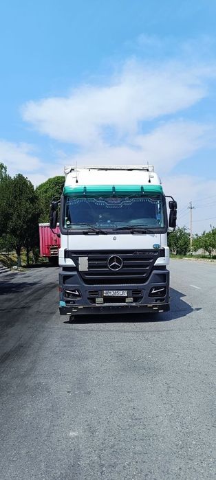 Mersedes actros  paravoz