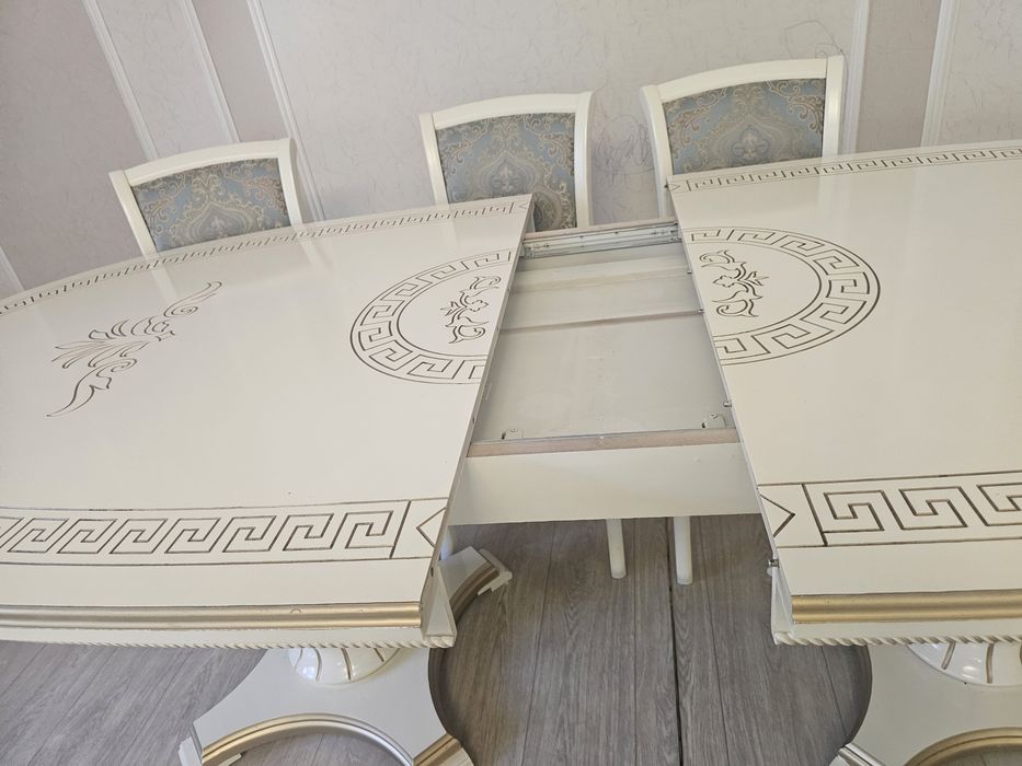 Стол обеденный для дома