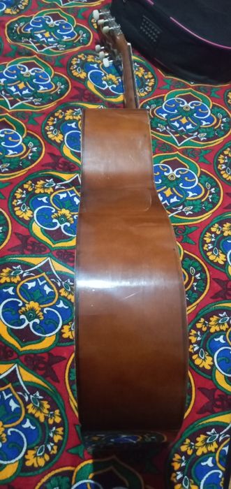 Classik gitara sotiladi