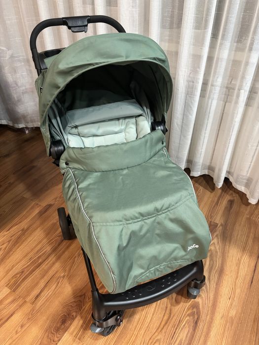 Продам Коляску фирмы Joie