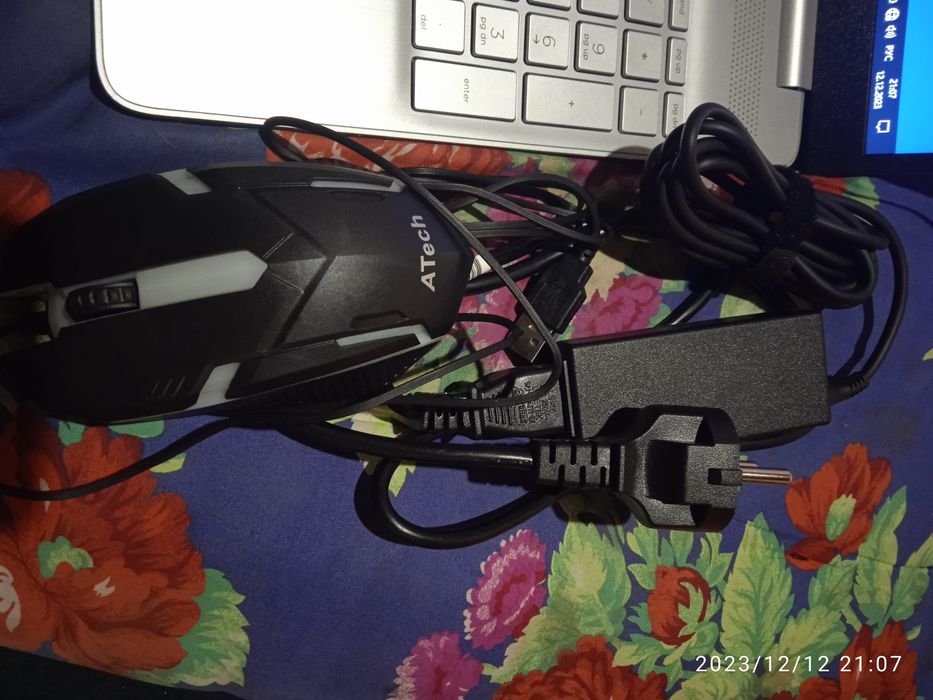 Noutbuk sotiladi tez va arzon narxda