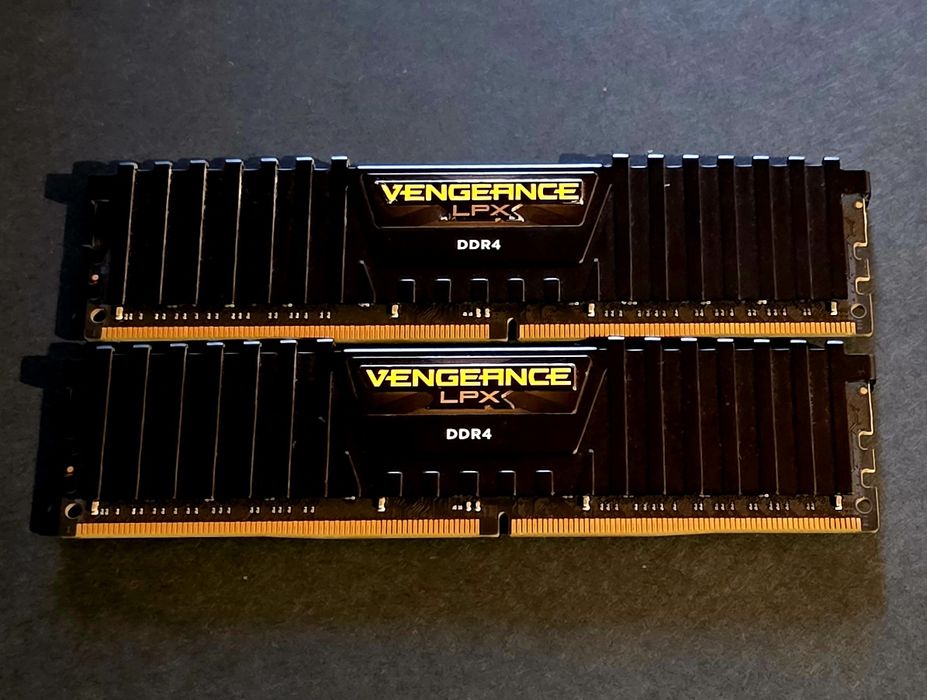 32GB RAM 2400MHz DDR4 Corsair