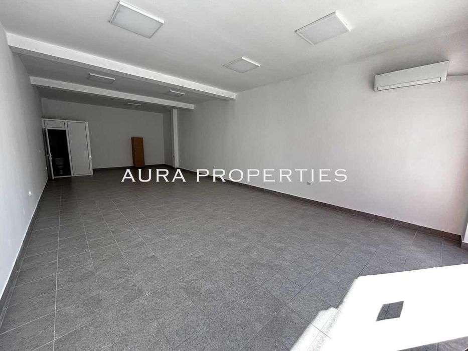 Дава се под наем Магазин в Разград, Център - 90 кв.м за 510 € - Снимка #1