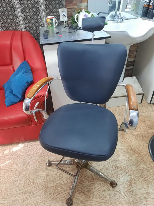 Кресло для парикмахера. Продаётся.Для салонов красоты, для парикмахерс