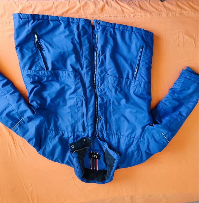 Кожено + едно спортно яке.60 +15 евро за синьото.