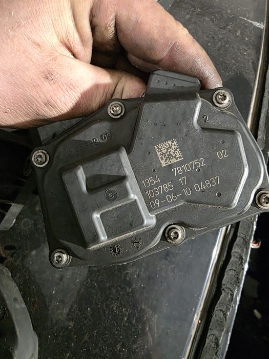 Дроселова клапа за BMW F10 f11 двойка дизел 184 коня