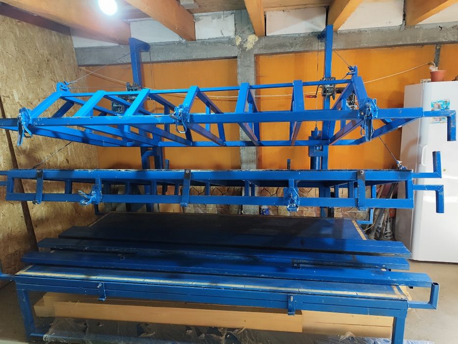 Presa panouri SIP , spuma poliuretanica